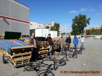 Collecte de palettes pour Écolo-Boulot par des déménageurs bénévoles