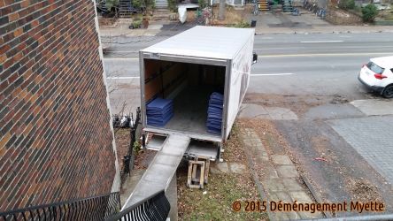 Service de déménageurs en camion avec un camion de Légaré